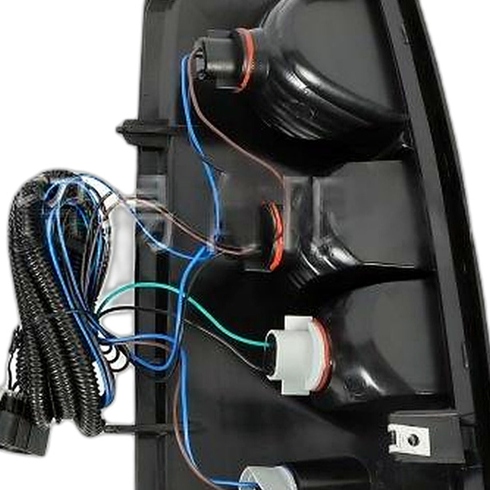 Tail Light Assembly Suitable for Chevy Silverado 1500 2500 3500 GMC Sierra 03-06 - XQ1